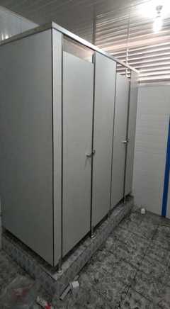 成都公共廁所隔斷材料與洗手臺選購指南 品質優良的掛墻板推薦